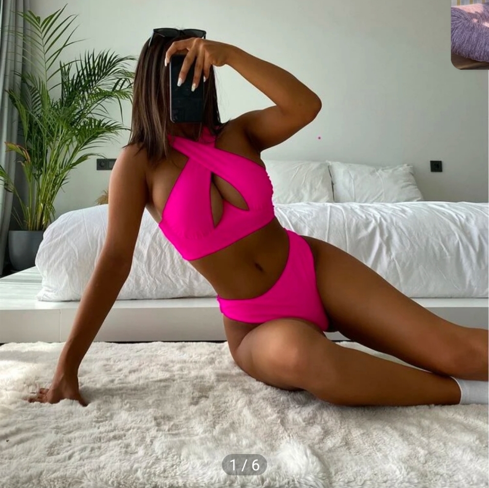 Hot pink bikini👙